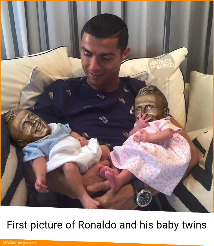 First picture of Ronaldo and his baby twins